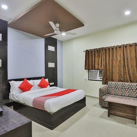 Oyo Flagship 19003 Hotel Rudra Mahal Ахмедабад Экстерьер фото