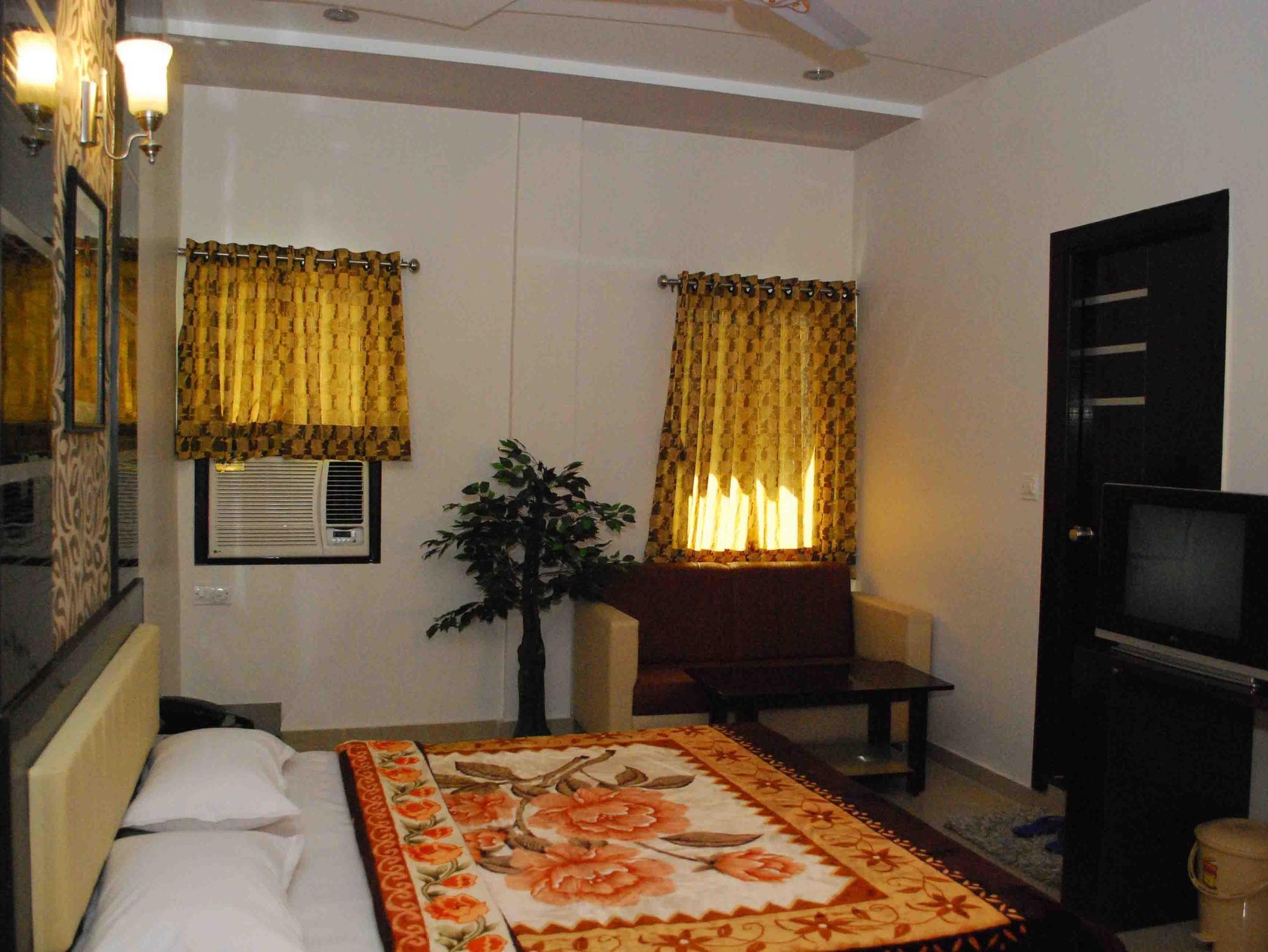 Oyo Flagship 19003 Hotel Rudra Mahal Ахмедабад Экстерьер фото
