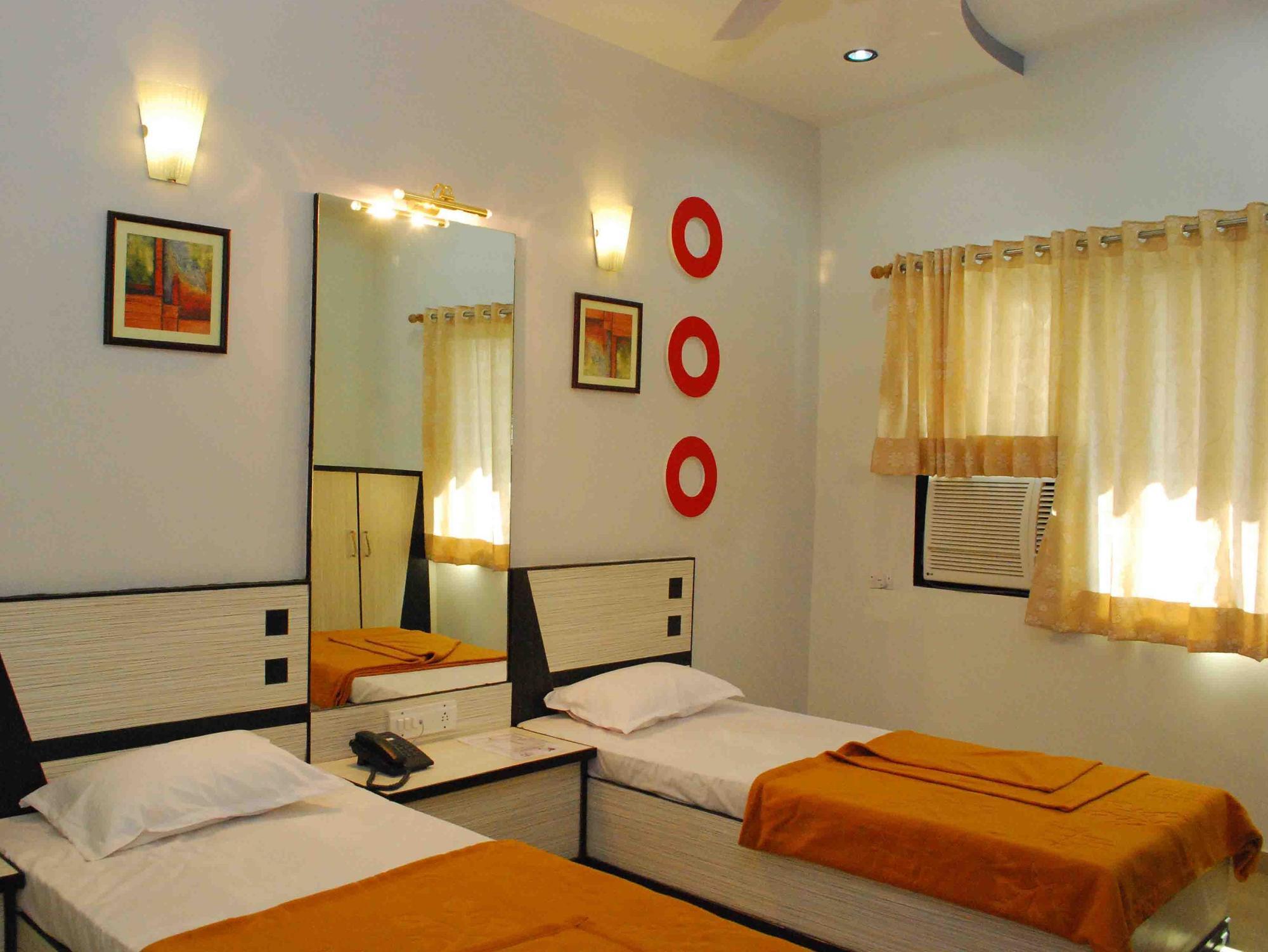 Oyo Flagship 19003 Hotel Rudra Mahal Ахмедабад Экстерьер фото
