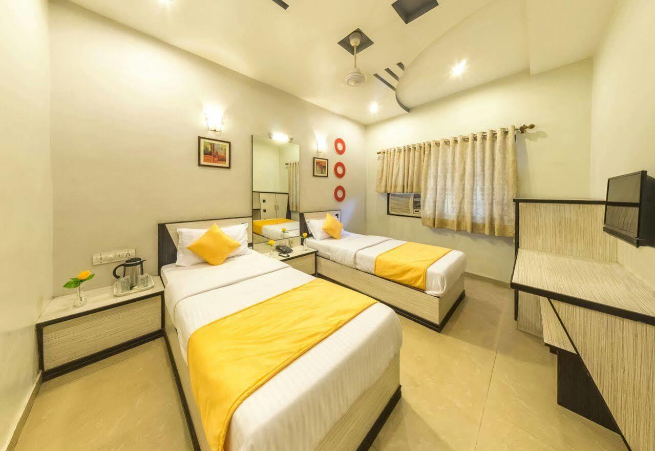 Oyo Flagship 19003 Hotel Rudra Mahal Ахмедабад Экстерьер фото