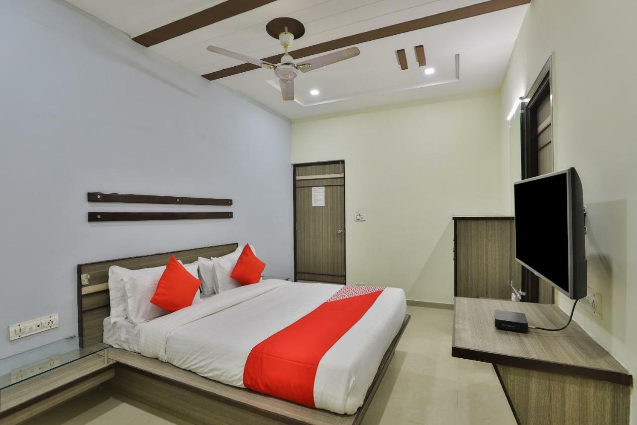 Oyo Flagship 19003 Hotel Rudra Mahal Ахмедабад Экстерьер фото